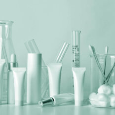 Pharmaceutical bottles and tins, including dropper bottles, airless packaging, plastic bottles, and more