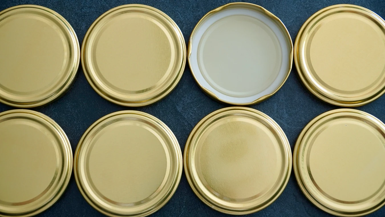 PVC-free closures for glass sauce bottles.